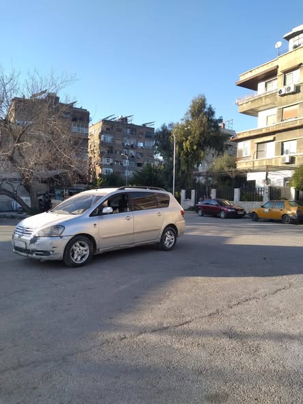 تويوتا إيبسوم 2004 - صورة 5