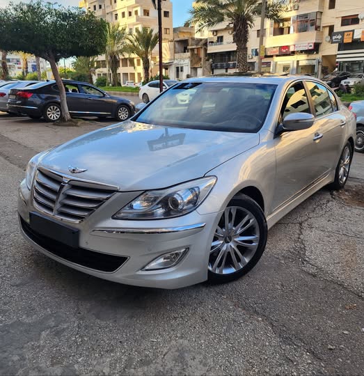 هيونداي جينسس 2012