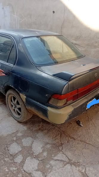 تويوتا كورولا 1992 - صورة 1