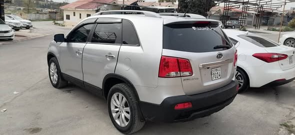 كيا سورينتو 2011 - صورة 3