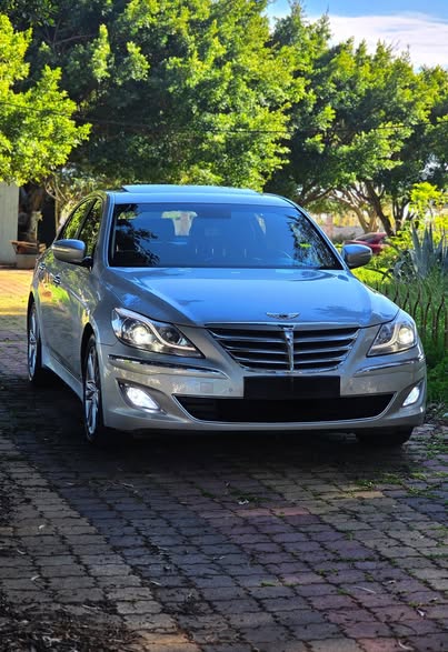 هيونداي جينسس 2012 - صورة 1