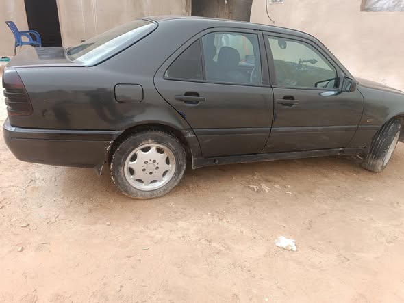 مرسيدس سي-كلاس 2001 - صورة 3