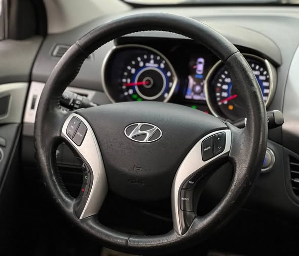 هونداي أفانتي 2012 - صورة 2