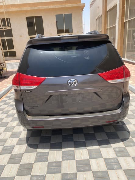 تويوتا سينا 2014 - صورة 2