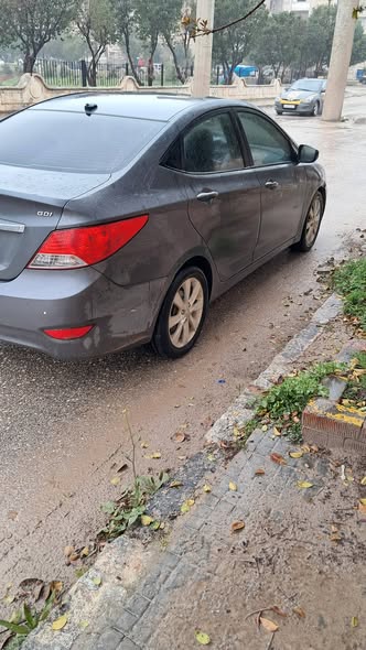 هونداي أكسنت 2011