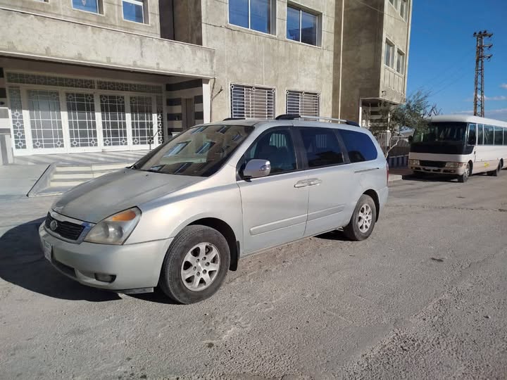 كيا كرنفال 2012