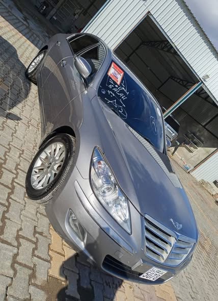 هيونداي جينسس 2011 - صورة 1