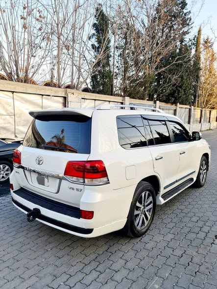 تويوتا لاند كروزر 2016 - صورة 1