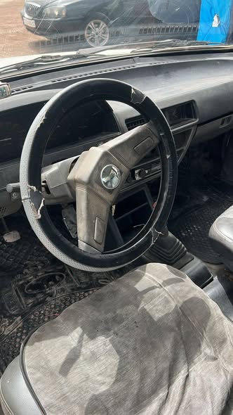 نيسان سني 1983 - صورة 2