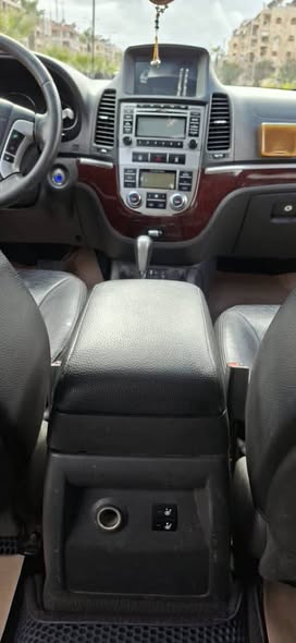 هيونداي سنتافيه 2010 - صورة 3