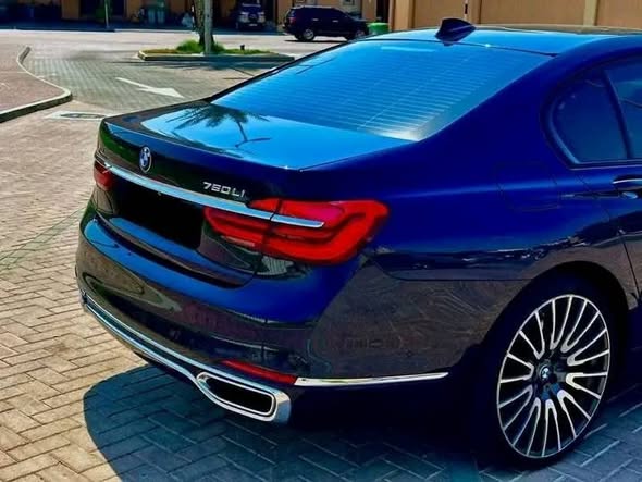 بي إم دبليو 750Li 2016
