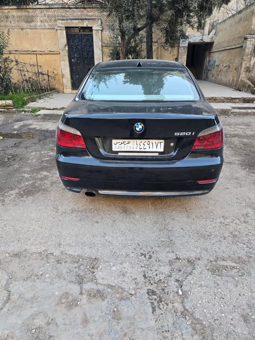 بي ام دبليو 520 2011 - صورة 1