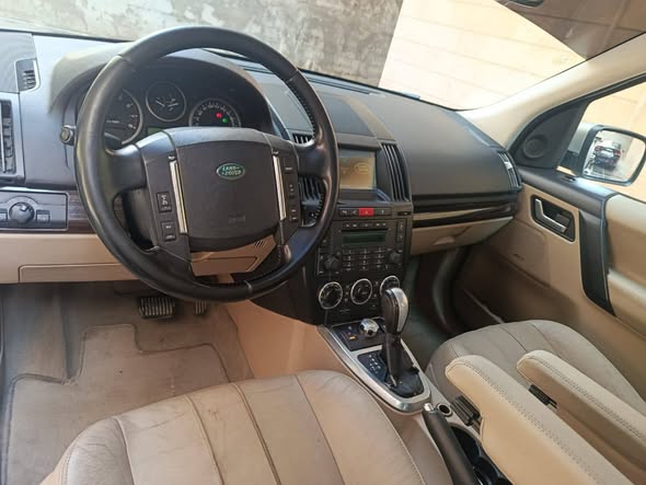 لاند روفر فريلاندر 2012 - صورة 3