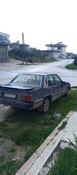 مازدا ٩٢٩ 1983 - صورة 2