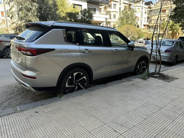 ميسوبيشي أوتلاندر 2025 - صورة 2