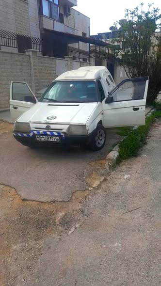 سكودا بيك أب 1995 - صورة 1