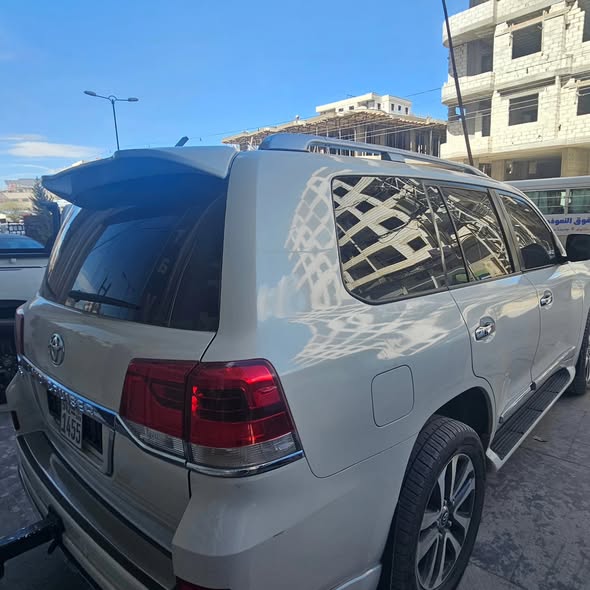 تويوتا لاندكروزر 2011 - صورة 5