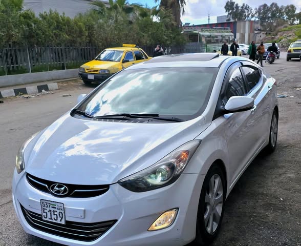 هيونداي إلنترا 2012 - صورة 1