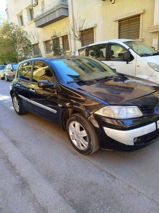 رينو ميغان 2005