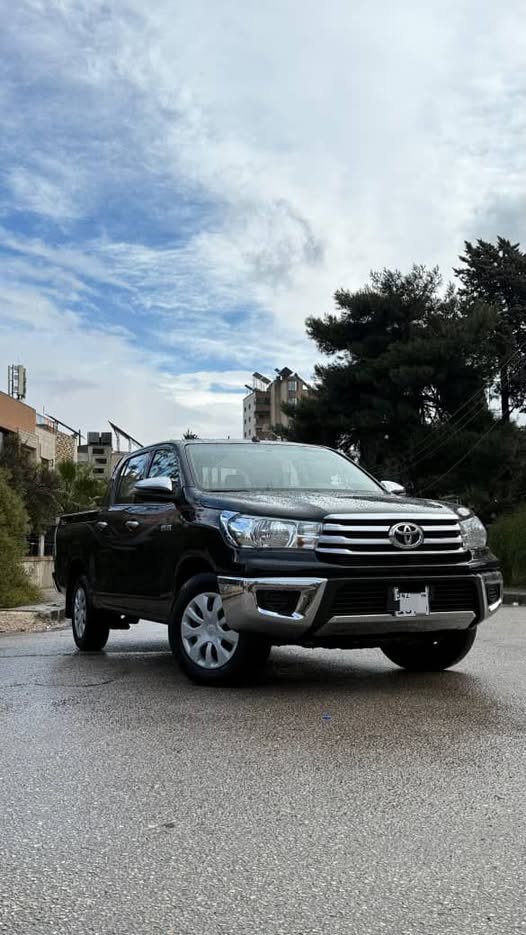 تويوتا هايلوكس 2023 - صورة 1