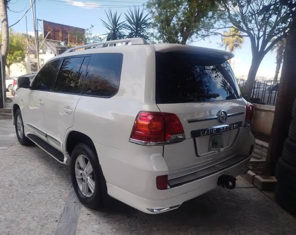 تويوتا لاند كروزر 2010 - صورة 3