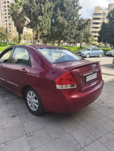 كيا سيراتو 2008 - صورة 1