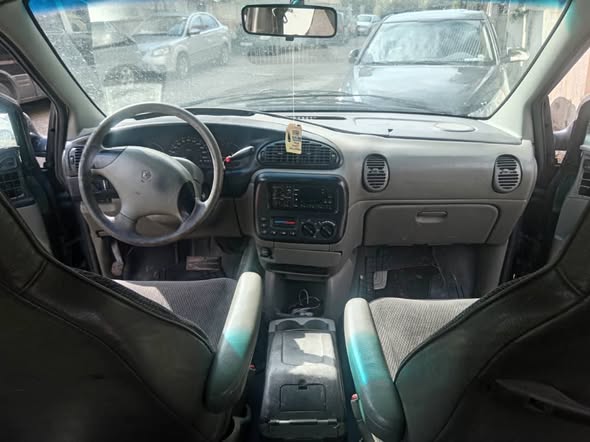 دودج كرفان 1996 - صورة 2