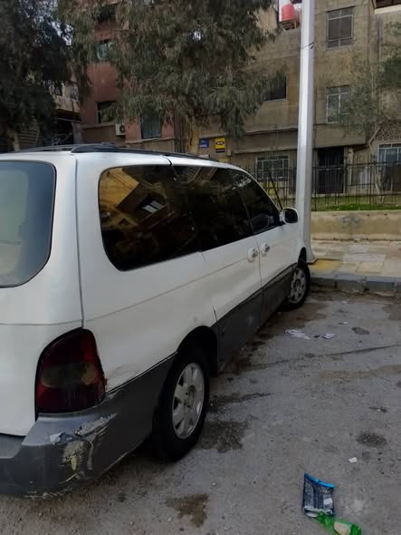 كيا كرنفال 2005 - صورة 1