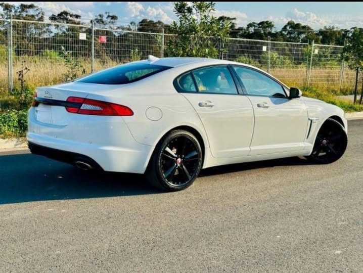 جاكوار XF 2015