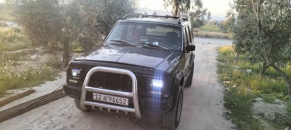 جيب شيروكي 1999 - صورة 1