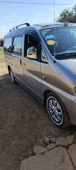 هيونداي ستاريكس 2004 - صورة 5