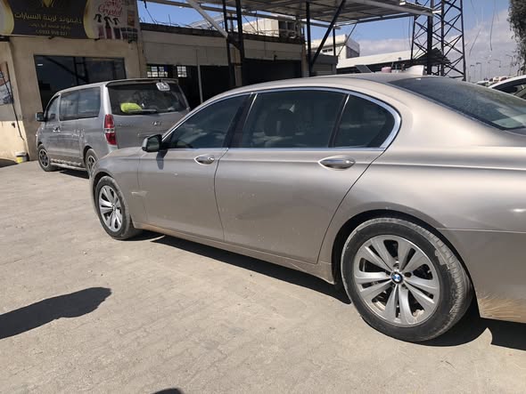 بي إم دبليو 730 2012 - صورة 1