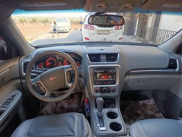 جي ام سي أكاديا 2013 - صورة 3