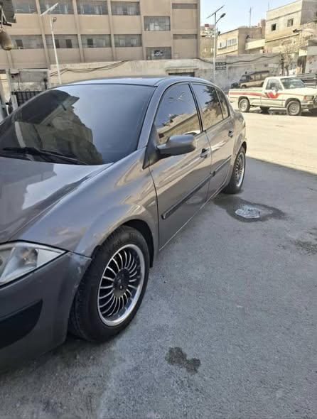 رينو ميغان 2005 - صورة 1