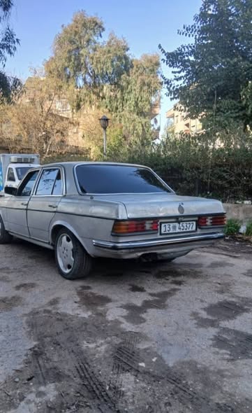 مرسيدس 230 1977 - صورة 2