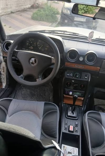 مرسيدس 230 1977 - صورة 3