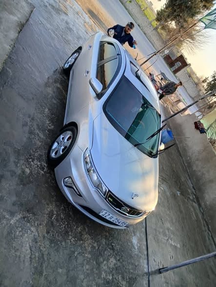 كيا سيراتو 2010 - صورة 3