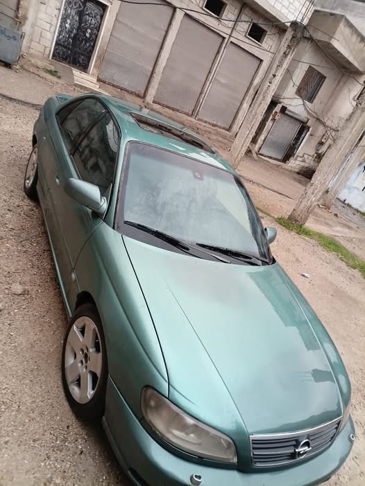 اوبل أوميغا 2002