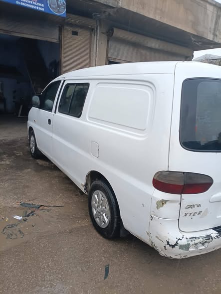 هيونداي إتش-1 2004 - صورة 3