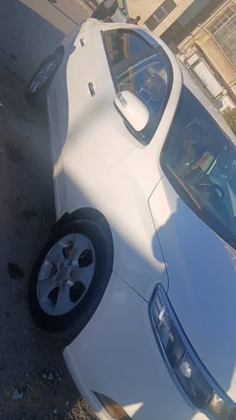 كيا فورتي 2010 - صورة 4