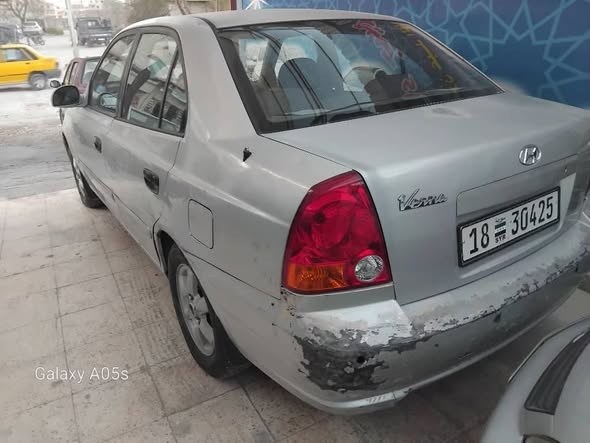 هيونداي فيرنا 2003 - صورة 2