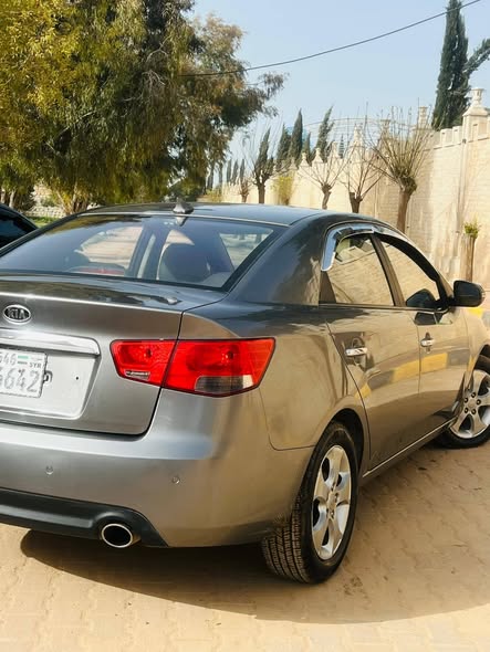 كيا سيراتو 2010 - صورة 3