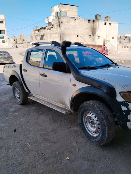 ميتسوبيشي بيكاب 2009 - صورة 1