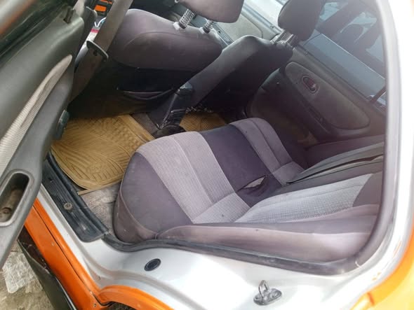 متسوبيشي لانسر 1993 - صورة 4