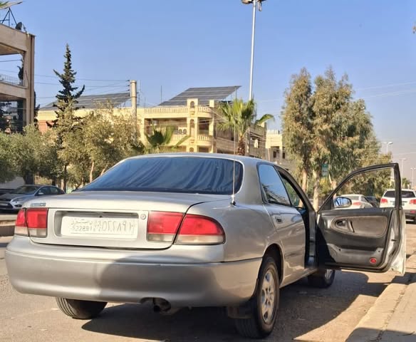 مازدا 323 1993 - صورة 3