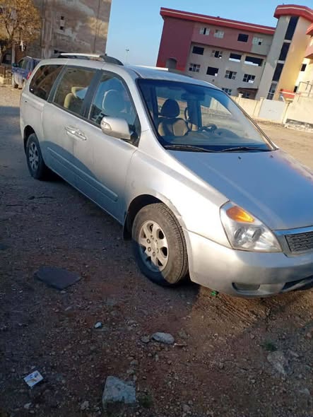 كيا كرنفال 2012 - صورة 1