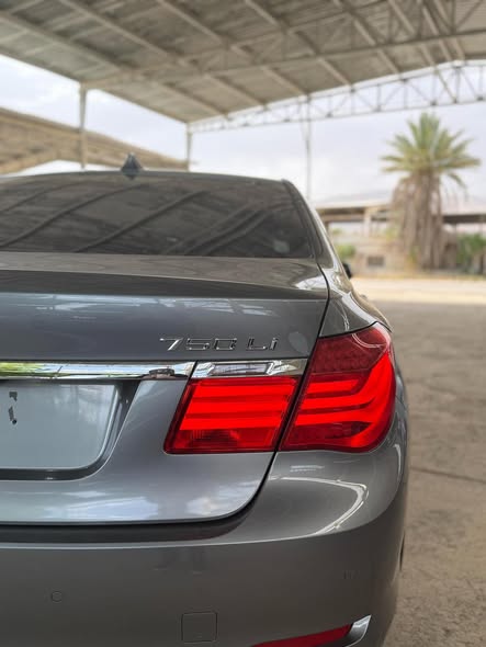 بي ام دبليو 750 2012 - صورة 5