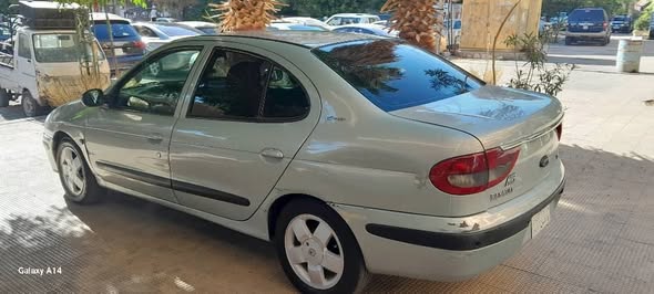 رينو ميغان 2004 - صورة 3