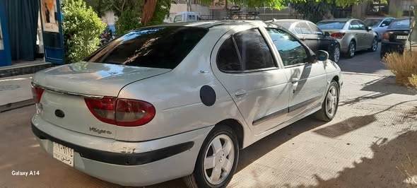 رينو ميغان 2004 - صورة 4