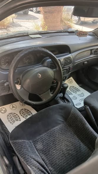 رينو ميغان 2004 - صورة 5